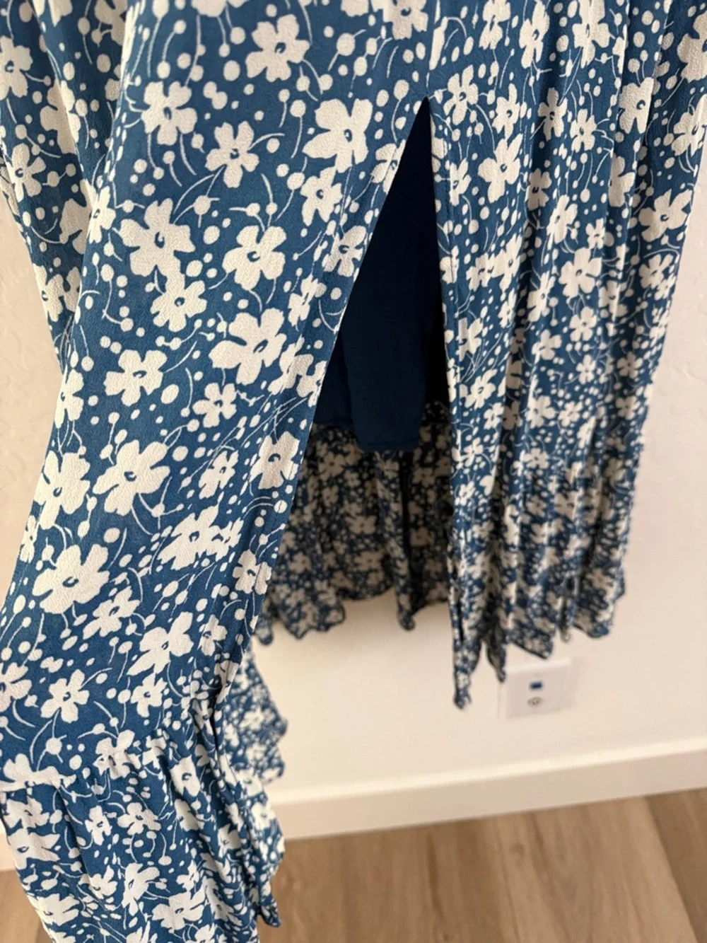 Reformation Blue V-Neck Midi Dress with Side Slit Nantes Mari Floral Ruffle Sz 8 - Picture 8 of 8